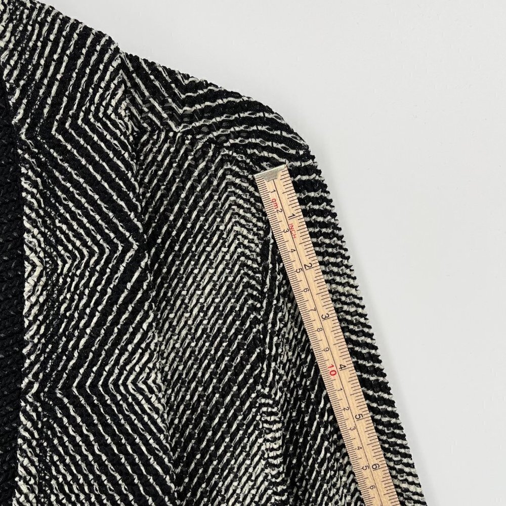 Chicos Travelers Chevron Print Mesh Open Cardigan Size L Black White Lightweight - Picture 9 of 11